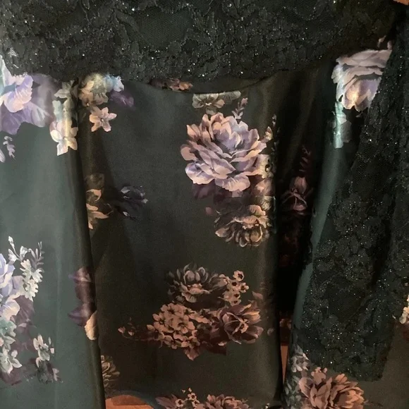 City Vibe Long-Sleeve Lace Top w/ Floral Print Skirt Two-Piece Dress Green Sz 13 - Picture 7 of 12